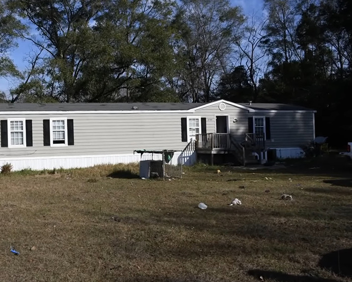 Girl Abandoned In Mobile Home For A Year Wrote Devastating Note Reflecting &ldquo;Horrific&rdquo; Situation