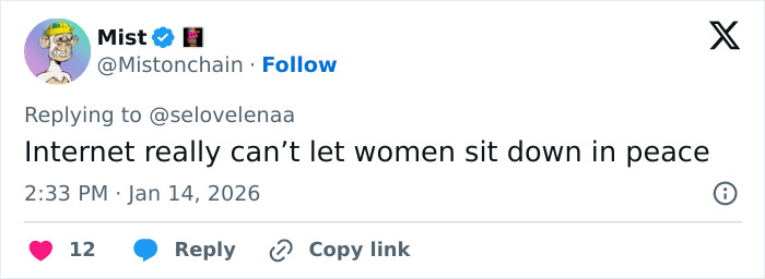 Kylie Jenner’s “Weird” Golden Globes Seat Photo Sparks Heated Debate Online