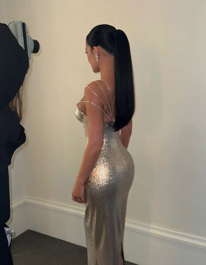 Kylie Jenner’s “Weird” Golden Globes Seat Photo Sparks Heated Debate Online