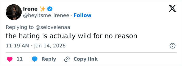 Kylie Jenner’s “Weird” Golden Globes Seat Photo Sparks Heated Debate Online