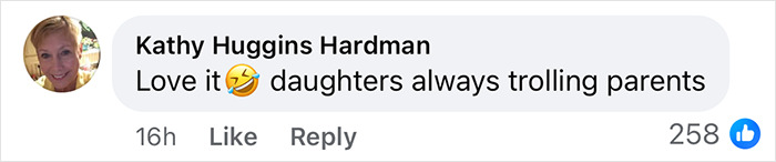 Matt Damon’s Teen Daughter Brutally Roasts His Red Carpet Pose