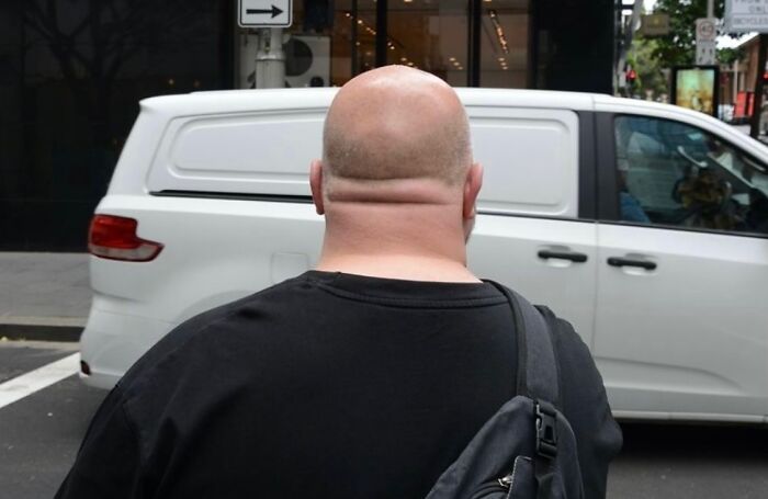 This Photographer Captures Perfectly Timed Street Coincidences In 50 Photos