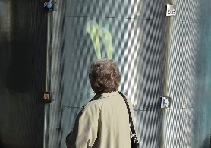 This Photographer Captures Perfectly Timed Street Coincidences In 50 Photos