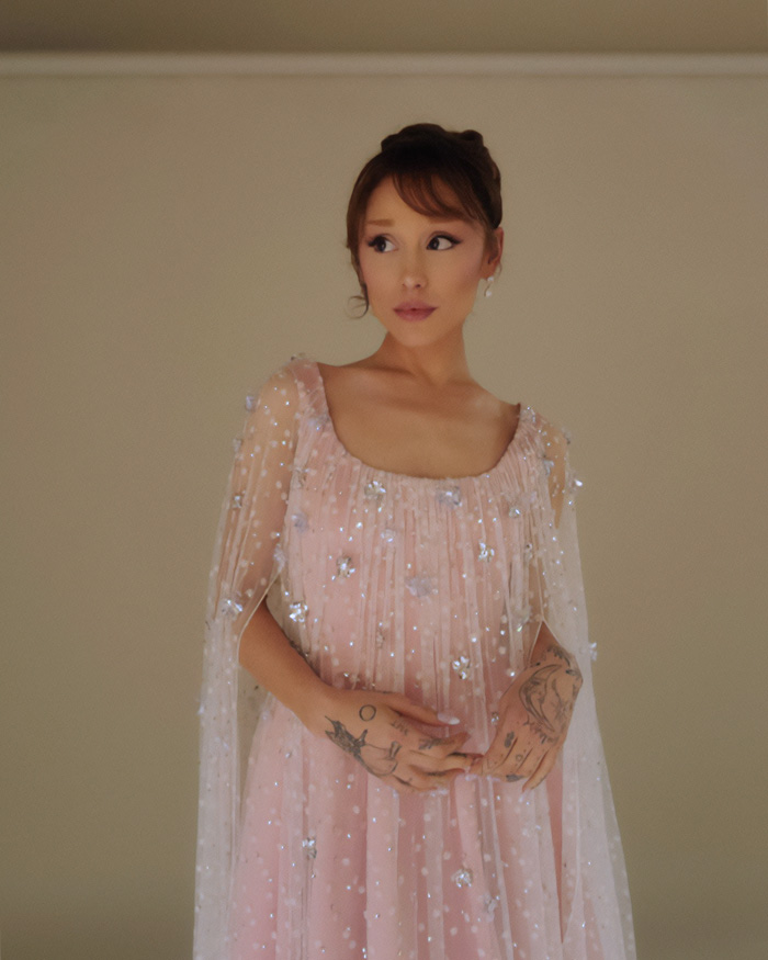 “Can’t Believe This Is The Same Woman”: Ariana Grande’s Transformation Baffles Fans As New Pics Emerge