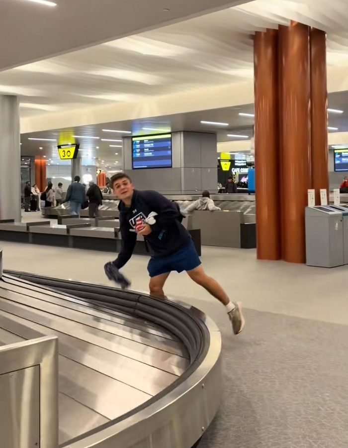 &ldquo;Carousel Of Shame&rdquo;: Passenger Goes Viral As His Underwear Appears One By One On Baggage Claim