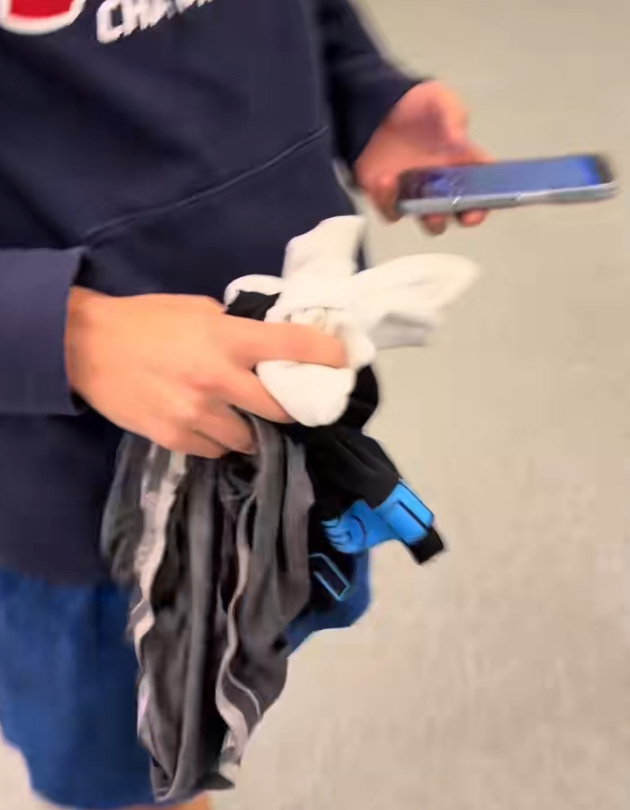 &ldquo;Carousel Of Shame&rdquo;: Passenger Goes Viral As His Underwear Appears One By One On Baggage Claim