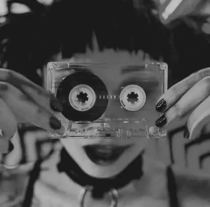 35 Street Photos That Prove Timing Is Everything, As Shared On This Instagram Page