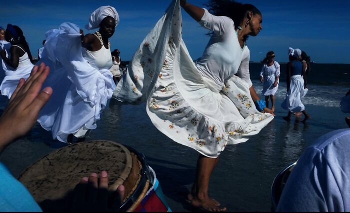 35 Street Photos That Prove Timing Is Everything, As Shared On This Instagram Page