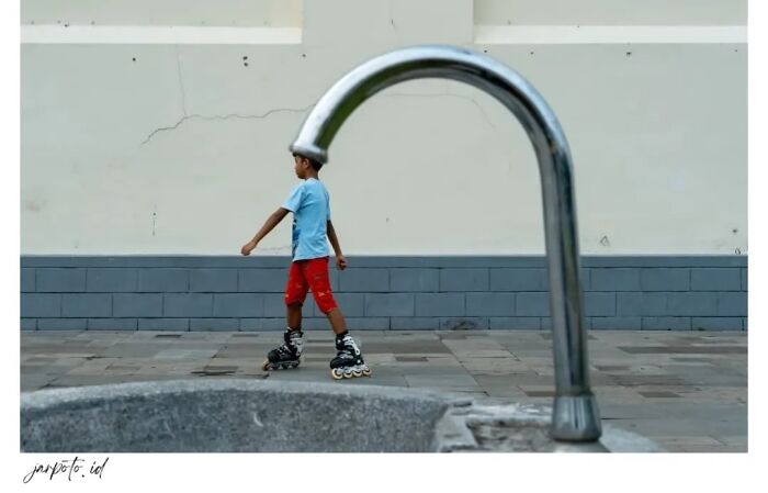 35 Street Photos That Prove Timing Is Everything, As Shared On This Instagram Page