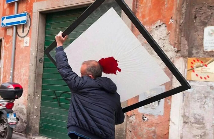 35 Street Photos That Prove Timing Is Everything, As Shared On This Instagram Page