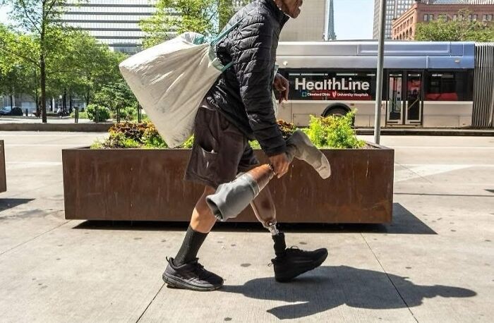 35 Street Photos That Prove Timing Is Everything, As Shared On This Instagram Page