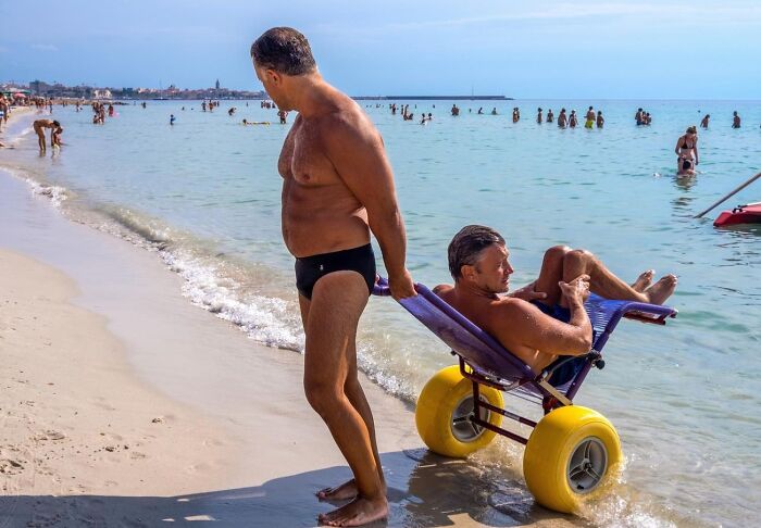 31 Street Photos By Perry Hall That Capture Life Exactly As It Happens