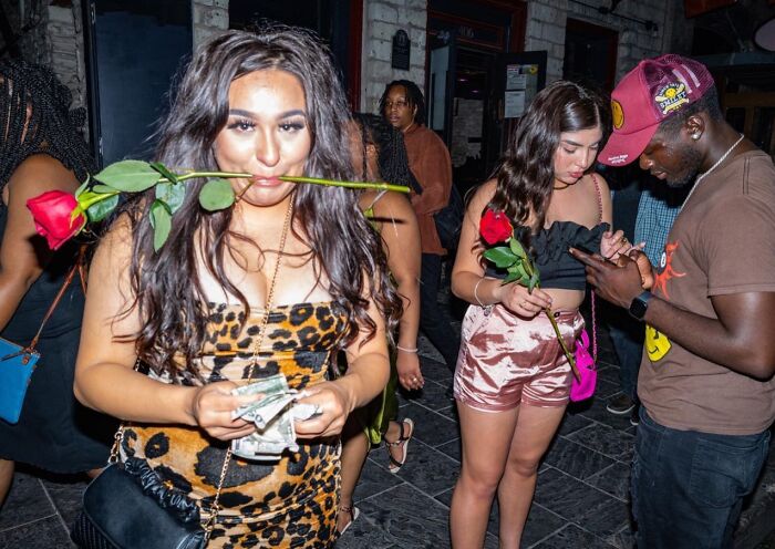 31 Street Photos By Perry Hall That Capture Life Exactly As It Happens