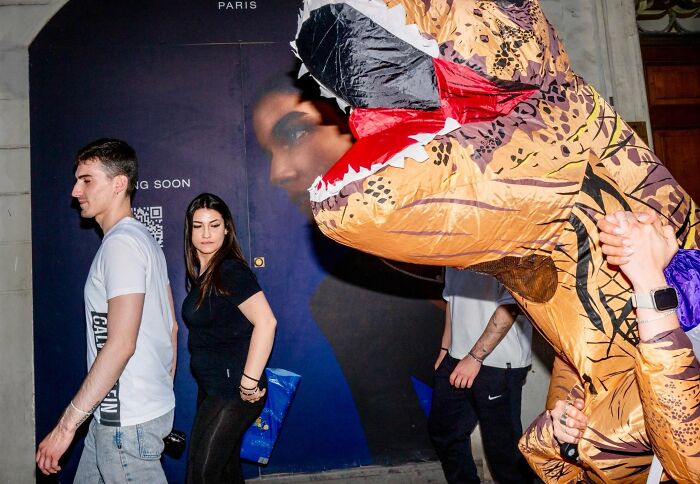 31 Street Photos By Perry Hall That Capture Life Exactly As It Happens