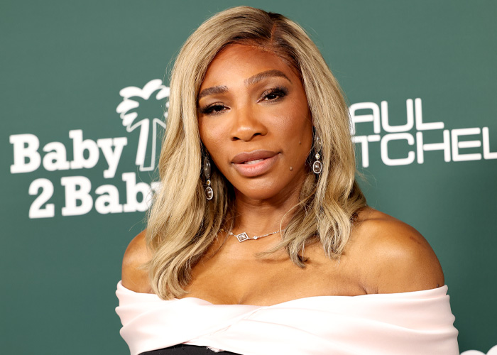 “The Knees Are Kneeing”: Serena Williams Leaves Fans Stunned With Viral Jaw-Dropping Move “The Knees Are Kneeing”: Serena Williams Leaves Fans Stunned With Viral Jaw-Dropping Move