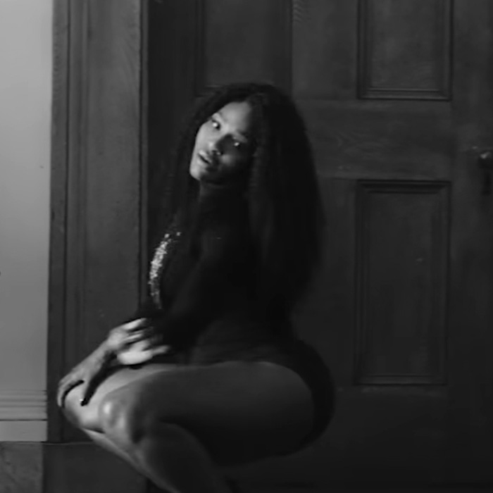 “The Knees Are Kneeing”: Serena Williams Leaves Fans Stunned With Viral Jaw-Dropping Move “The Knees Are Kneeing”: Serena Williams Leaves Fans Stunned With Viral Jaw-Dropping Move