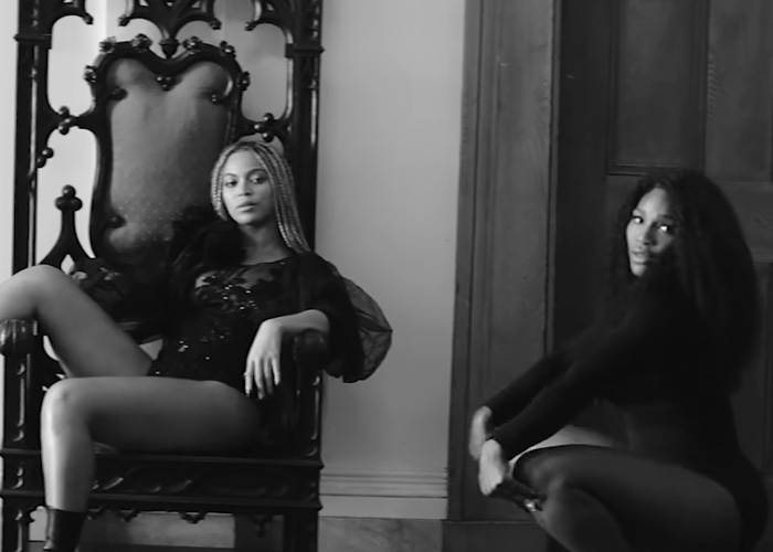 “The Knees Are Kneeing”: Serena Williams Leaves Fans Stunned With Viral Jaw-Dropping Move “The Knees Are Kneeing”: Serena Williams Leaves Fans Stunned With Viral Jaw-Dropping Move