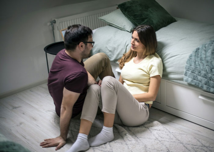 Mom Of 6 Stressed And Overwhelmed When Brother Blocks Her Number While She’s Babysitting His Son