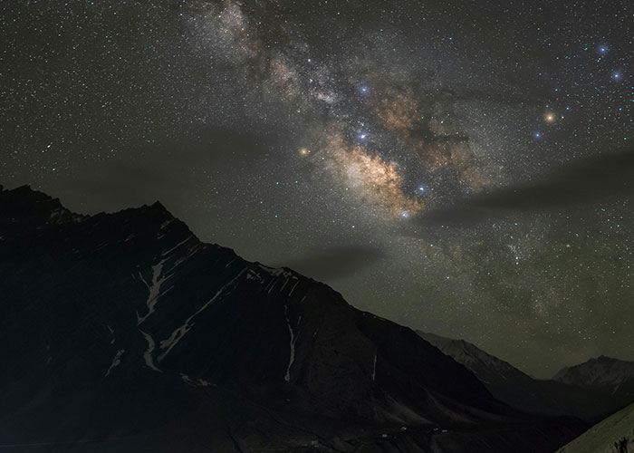 51 People Share Their Most Wacky Stories Hoping Someone Will Believe Them