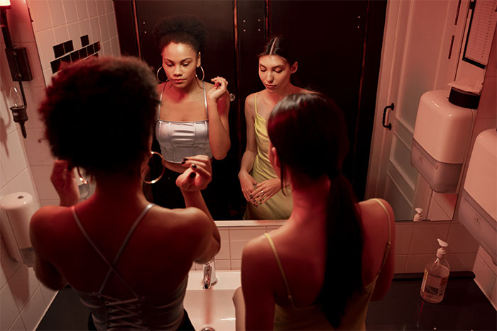 30 Crazy Party Stories That Prove Nightclubs Are In A Whole Parallel Universe Of Their Own