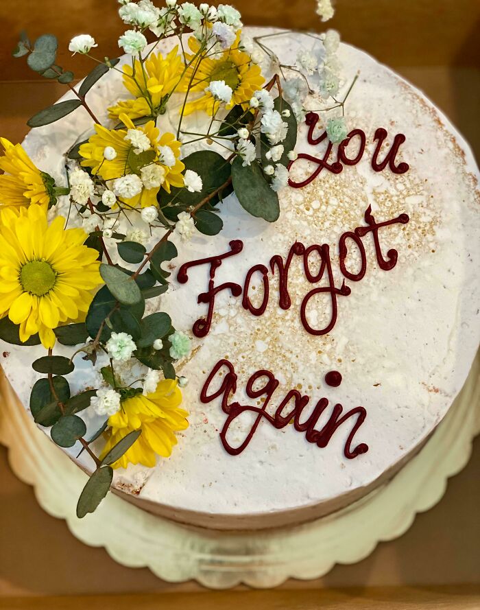 &ldquo;Too Old For Leo DiCaprio&rdquo;: 49 Funny Photos Of Cakes That Reflect Honest Emotions