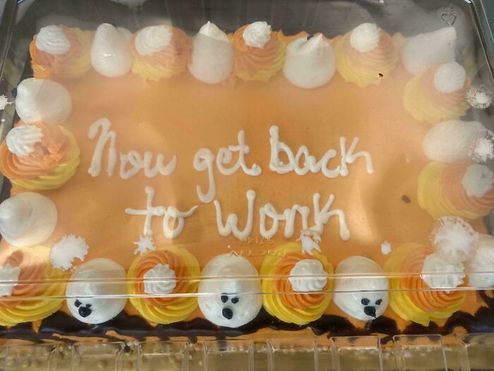 &ldquo;Too Old For Leo DiCaprio&rdquo;: 49 Funny Photos Of Cakes That Reflect Honest Emotions