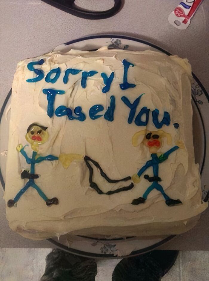 &ldquo;Too Old For Leo DiCaprio&rdquo;: 49 Funny Photos Of Cakes That Reflect Honest Emotions