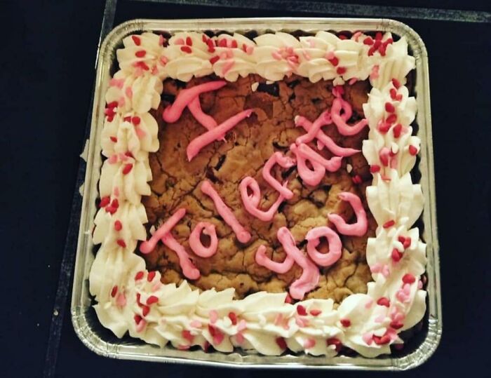 &ldquo;Too Old For Leo DiCaprio&rdquo;: 49 Funny Photos Of Cakes That Reflect Honest Emotions