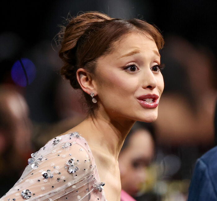 “So Unsettling”: Ariana Grande’s “Bizarre” Mannerisms In Recent Interview Spark Numerous Theories