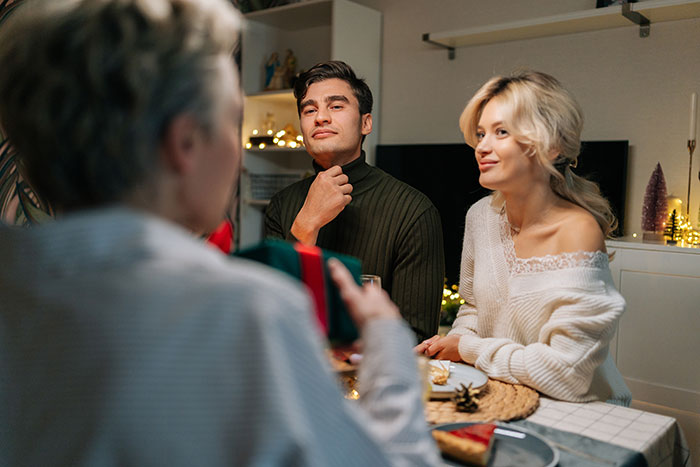 Spineless Guy Ignores GF’s Worries About His Toxic Fam, Ends Up Single As She Can’t Take It Anymore Spineless Guy Ignores GF’s Worries About His Toxic Fam, Ends Up Single As She Can’t Take It Anymore