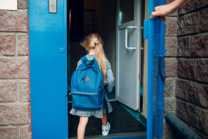 School Bans Dad From Walking Daughter To Door Because Karen Mom Felt Uncomfortable