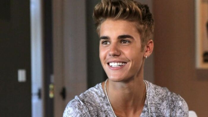 45 Celebs Who Weren&rsquo;t Nepo Babies And Went From Rags To Riches On Their Own