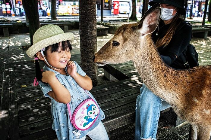 This Street Photographer Captures Raw And Human Moments In Everyday Life (40 Pics)