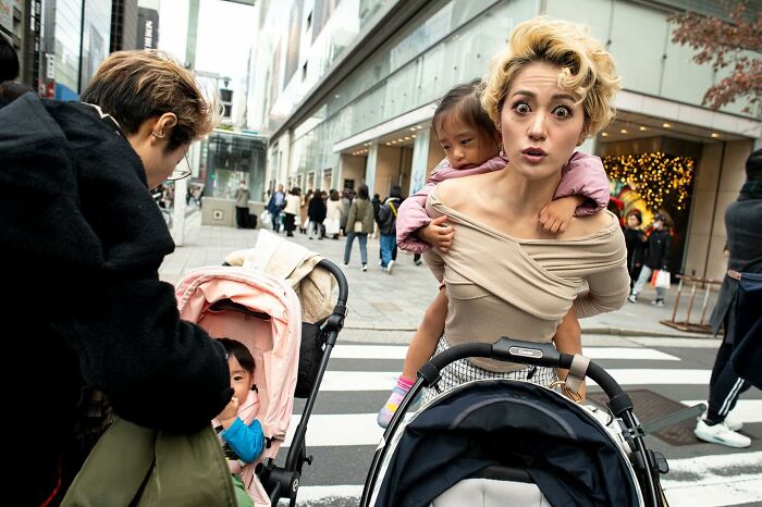 This Street Photographer Captures Raw And Human Moments In Everyday Life (40 Pics)