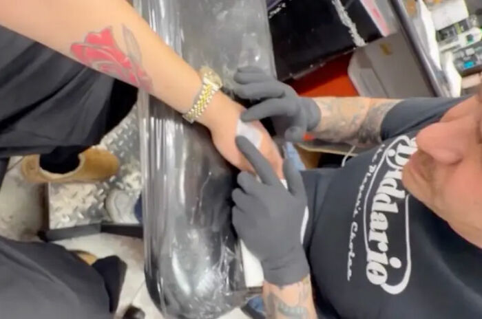 &ldquo;Tragic Tale Of Child Stars&rdquo;: Amanda Bynes&rsquo; New Tattoo Raises Alarm As Fans Call It A “Scream For Help”