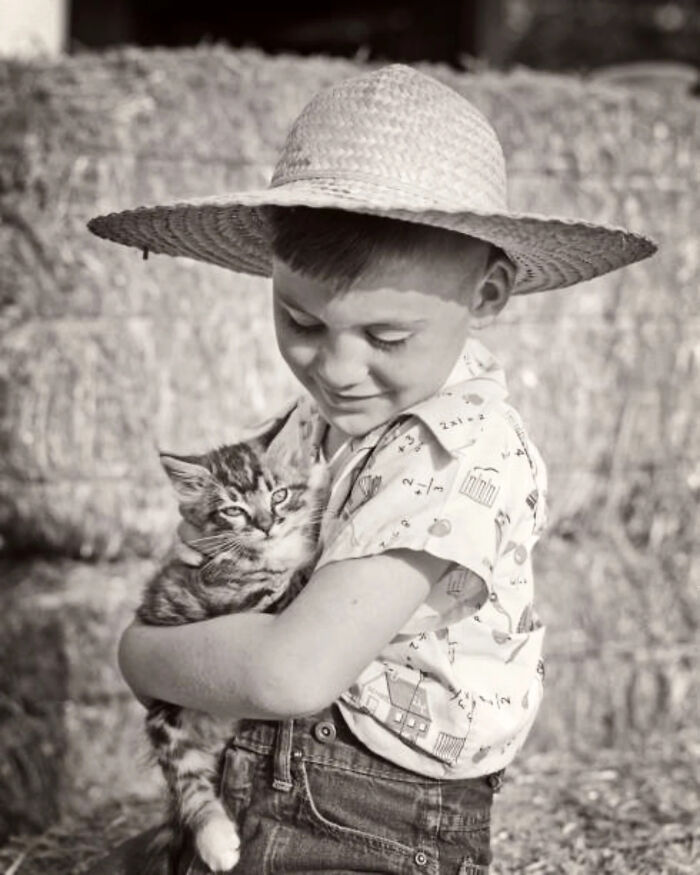 44 Vintage Photos Showing Famous People And Ordinary Folks Equally Obsessed With Cats (New Pics) 44 Vintage Photos Showing Famous People And Ordinary Folks Equally Obsessed With Cats (New Pics)