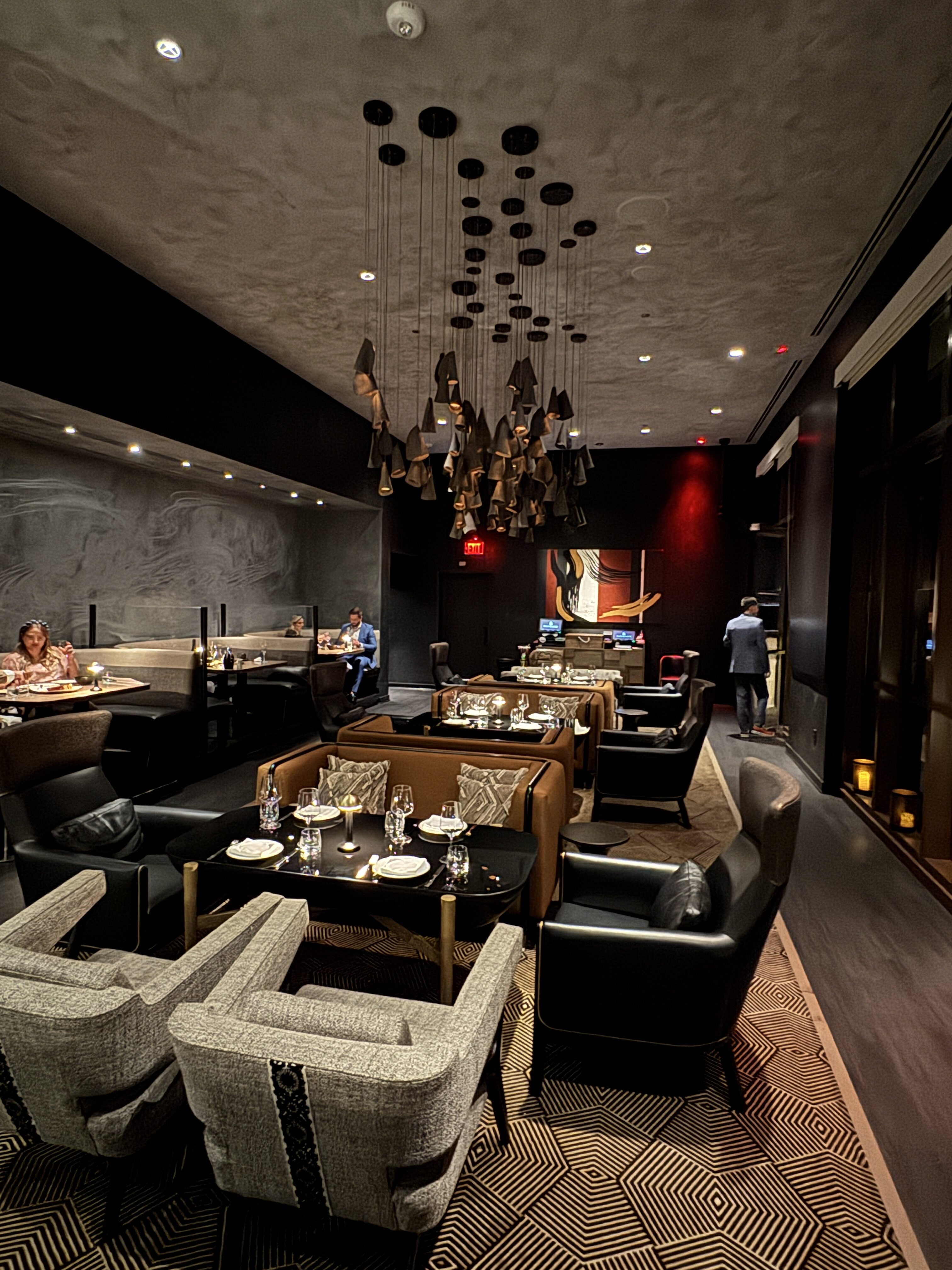 I Expected Crowds And Chaos In Central Florida, But What I Found Was Silence, Beauty, And Real Emotion I Expected Crowds And Chaos In Central Florida, But What I Found Was Silence, Beauty, And Real Emotion