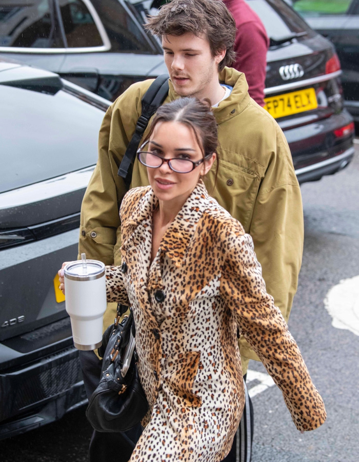 “How Old Is She?”: Cruz Beckham’s Outing With Mom LookAlike Girlfriend Sparks Buzz “How Old Is She?”: Cruz Beckham’s Outing With Mom LookAlike Girlfriend Sparks Buzz