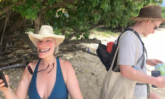 49 Panoramic Photo Fails That Are Actually Accidental Masterpieces