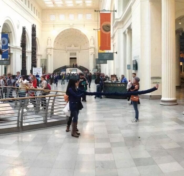 49 Panoramic Photo Fails That Are Actually Accidental Masterpieces