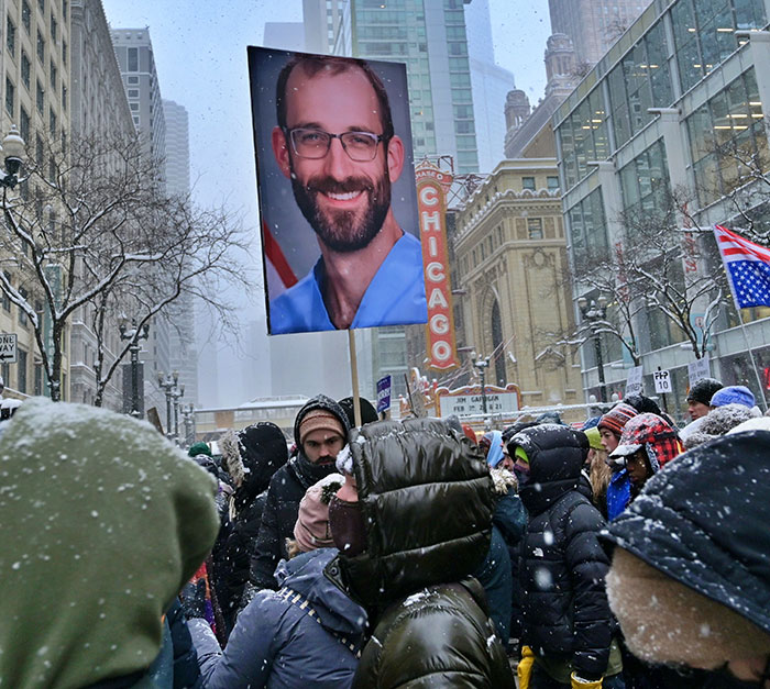 “One Of The Darkest Weekend Updates”: Michael Che Sparks Heated Debate With Joke About ICE On SNL “One Of The Darkest Weekend Updates”: Michael Che Sparks Heated Debate With Joke About ICE On SNL