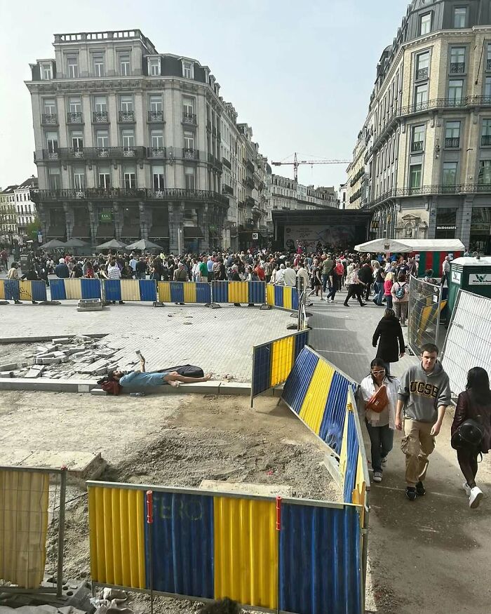 95 Of The Weirdest And Most Unhinged Things Seen On The Streets Of Brussels 95 Of The Weirdest And Most Unhinged Things Seen On The Streets Of Brussels