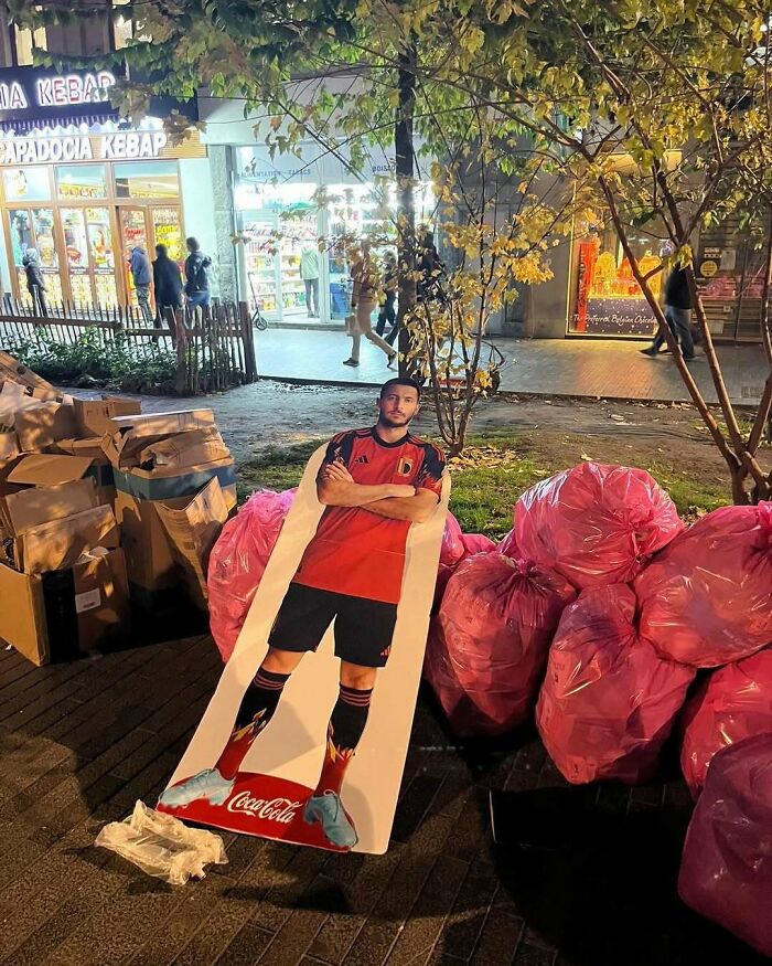 95 Of The Weirdest And Most Unhinged Things Seen On The Streets Of Brussels 95 Of The Weirdest And Most Unhinged Things Seen On The Streets Of Brussels