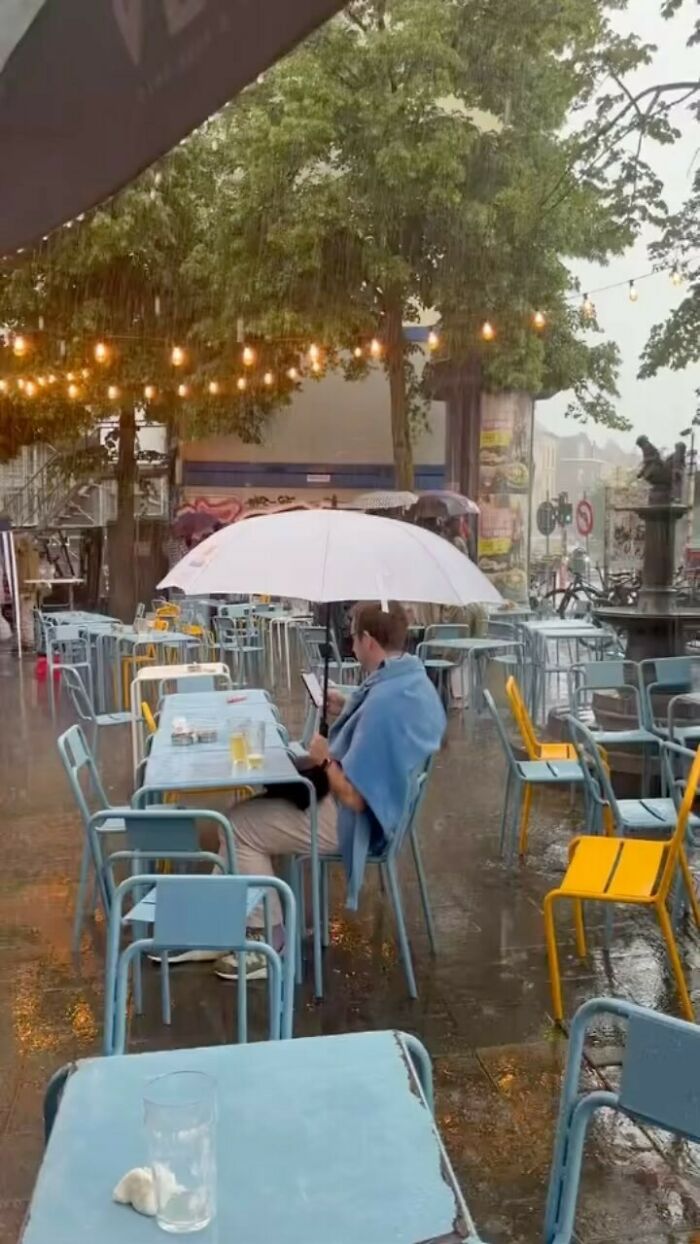 95 Of The Weirdest And Most Unhinged Things Seen On The Streets Of Brussels 95 Of The Weirdest And Most Unhinged Things Seen On The Streets Of Brussels