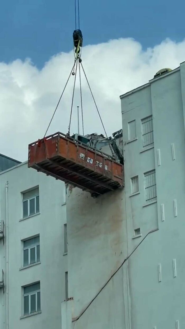 95 Of The Weirdest And Most Unhinged Things Seen On The Streets Of Brussels 95 Of The Weirdest And Most Unhinged Things Seen On The Streets Of Brussels