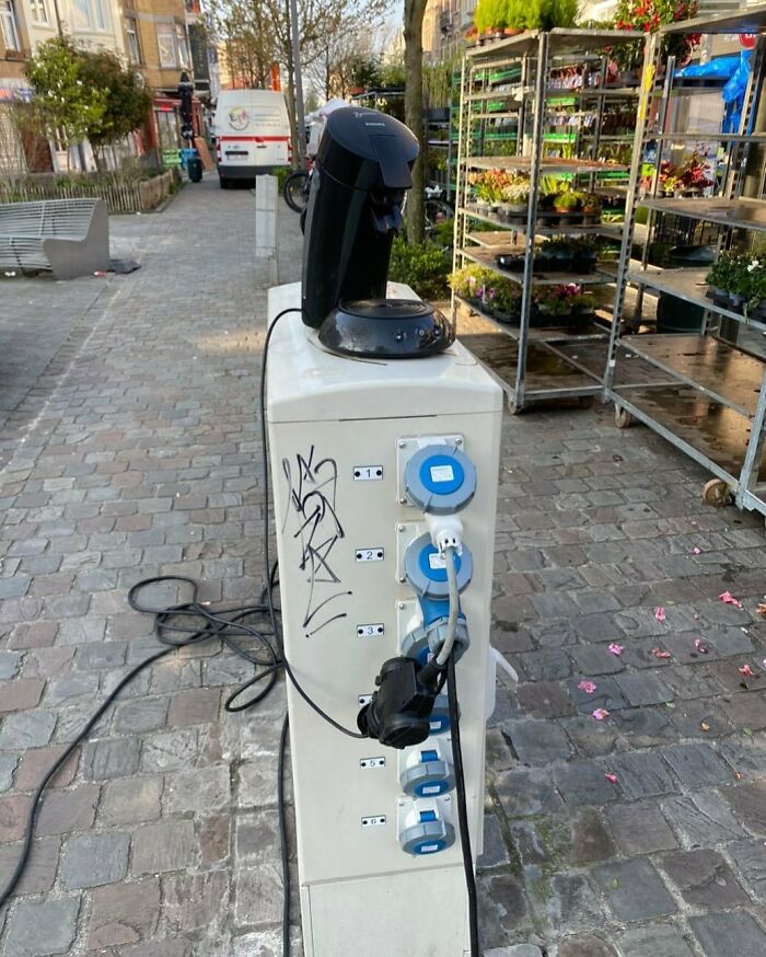 95 Of The Weirdest And Most Unhinged Things Seen On The Streets Of Brussels 95 Of The Weirdest And Most Unhinged Things Seen On The Streets Of Brussels