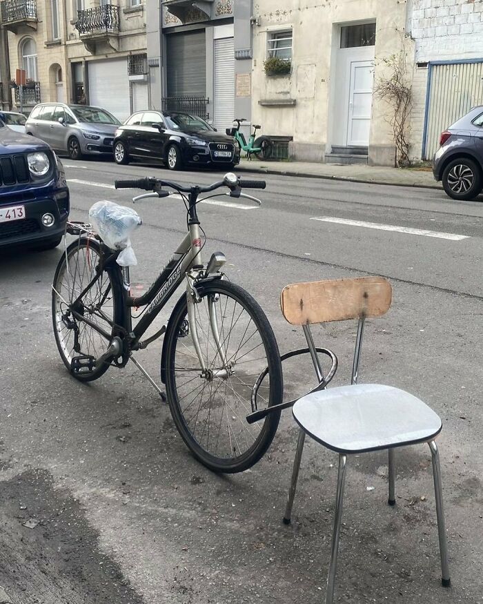 95 Of The Weirdest And Most Unhinged Things Seen On The Streets Of Brussels 95 Of The Weirdest And Most Unhinged Things Seen On The Streets Of Brussels