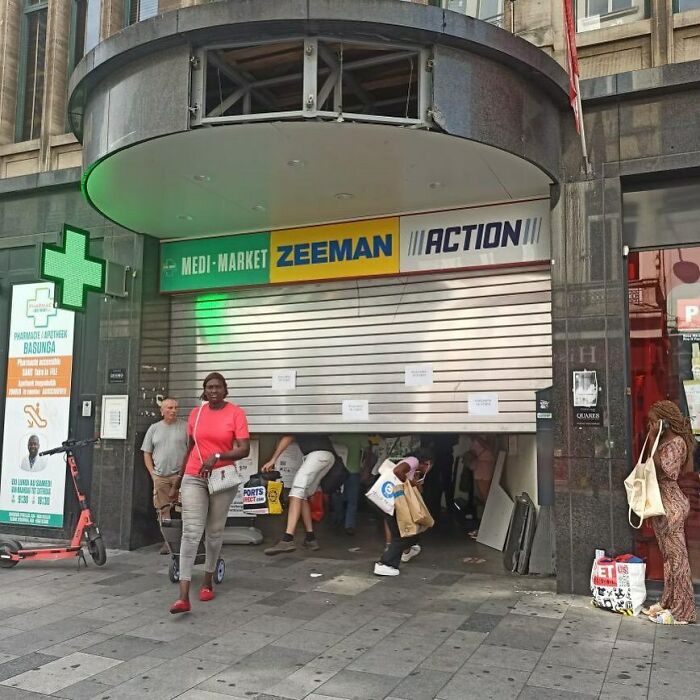 95 Of The Weirdest And Most Unhinged Things Seen On The Streets Of Brussels 95 Of The Weirdest And Most Unhinged Things Seen On The Streets Of Brussels