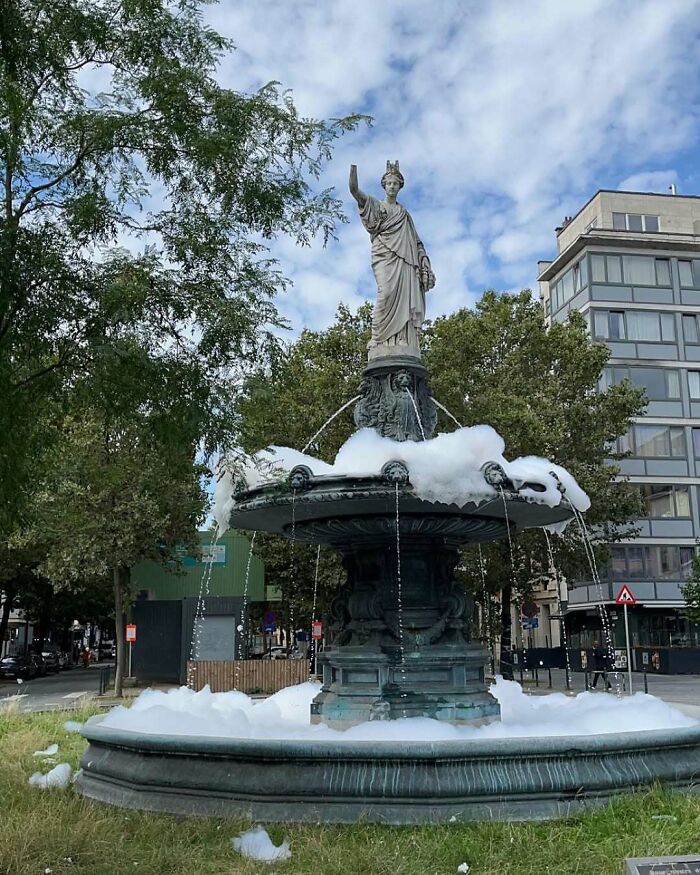 95 Of The Weirdest And Most Unhinged Things Seen On The Streets Of Brussels 95 Of The Weirdest And Most Unhinged Things Seen On The Streets Of Brussels