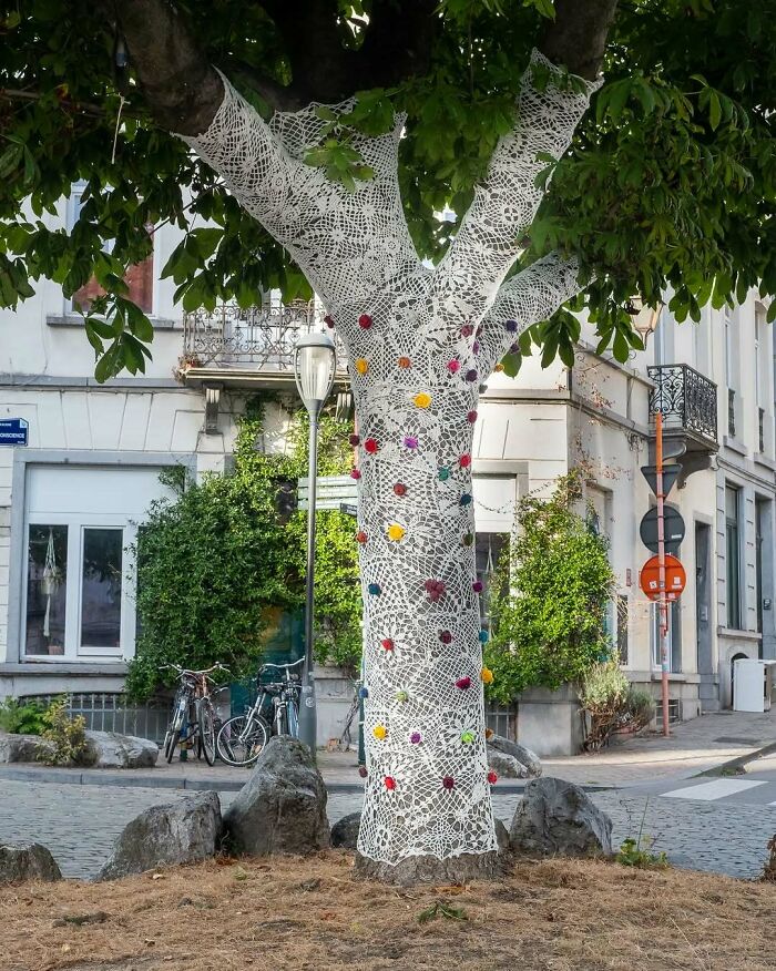 95 Of The Weirdest And Most Unhinged Things Seen On The Streets Of Brussels 95 Of The Weirdest And Most Unhinged Things Seen On The Streets Of Brussels